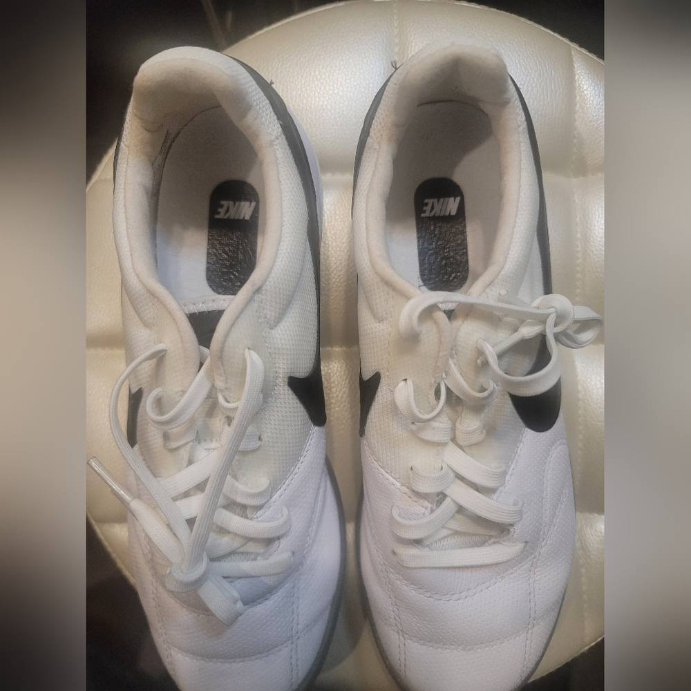 Sneakers - Picture 4 of 6